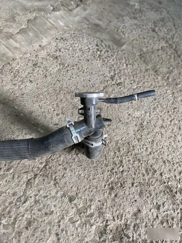 Тройник системы охлаждения Nissan