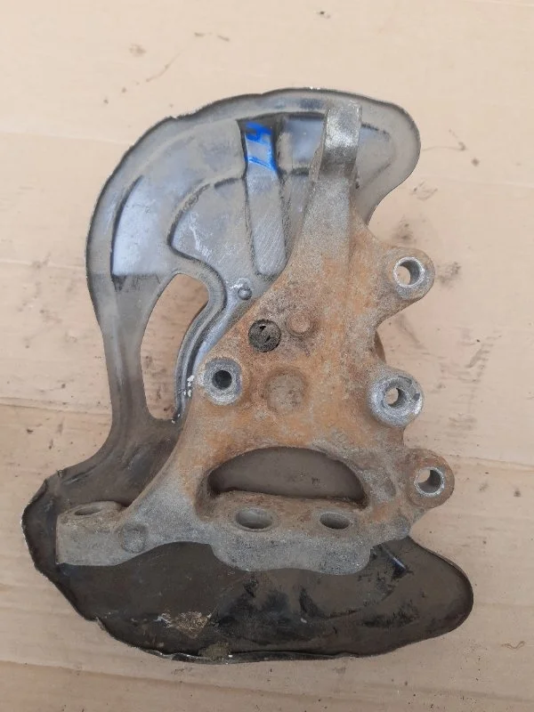 Кулак поворотный Mercedes-Benz W204