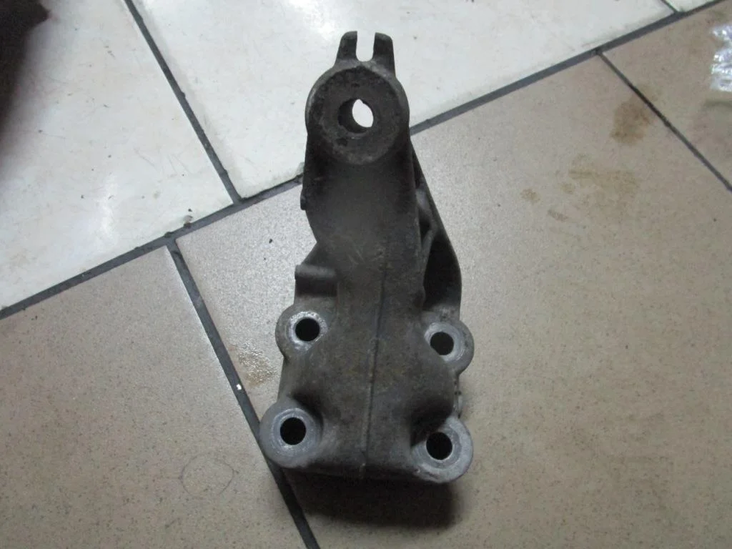 Лапа правая Mercedes-Benz