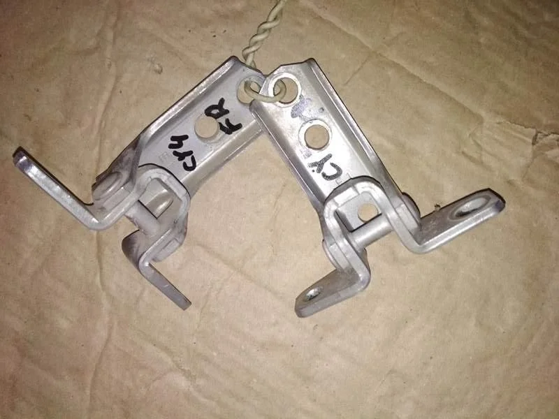 Б.у. петля двери MITSUBISHI LANCER CY4A MITSUBISHI LANCER CY4A