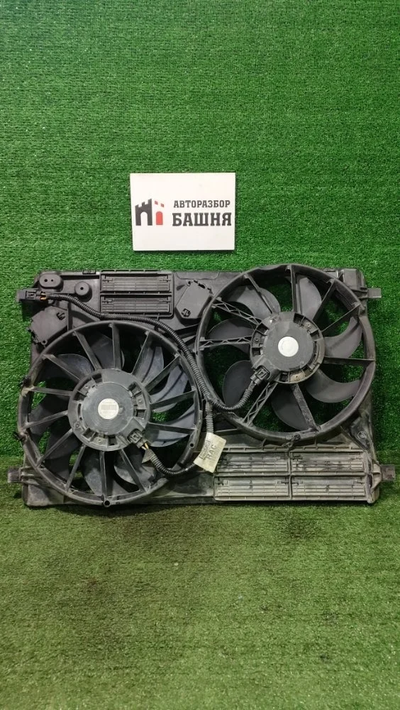 Диффузор радиатора Ford Kuga 2018 2402929 CBS M8MB (1.5)