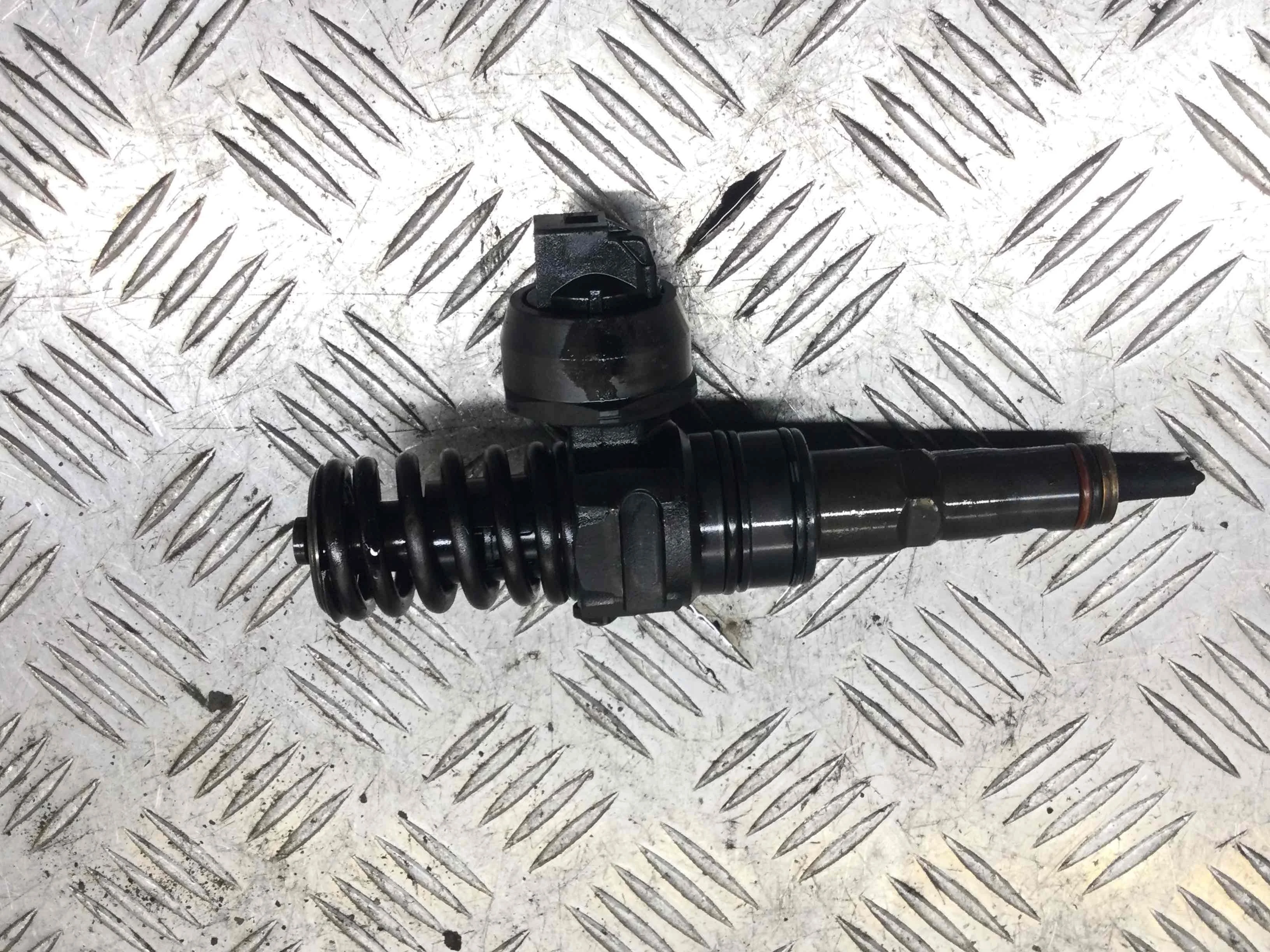 Форсунка Volkswagen Golf 5 поколение (2004-2009) дизель 1.9 TDI Механика Х/б