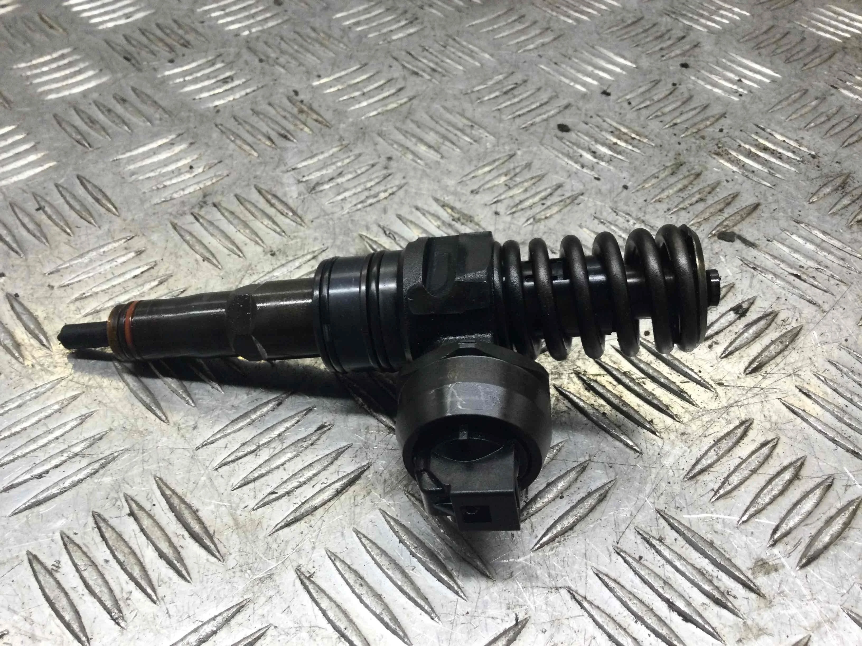 Форсунка Volkswagen Golf 5 поколение (2004-2009) дизель 1.9 TDI Механика Х/б