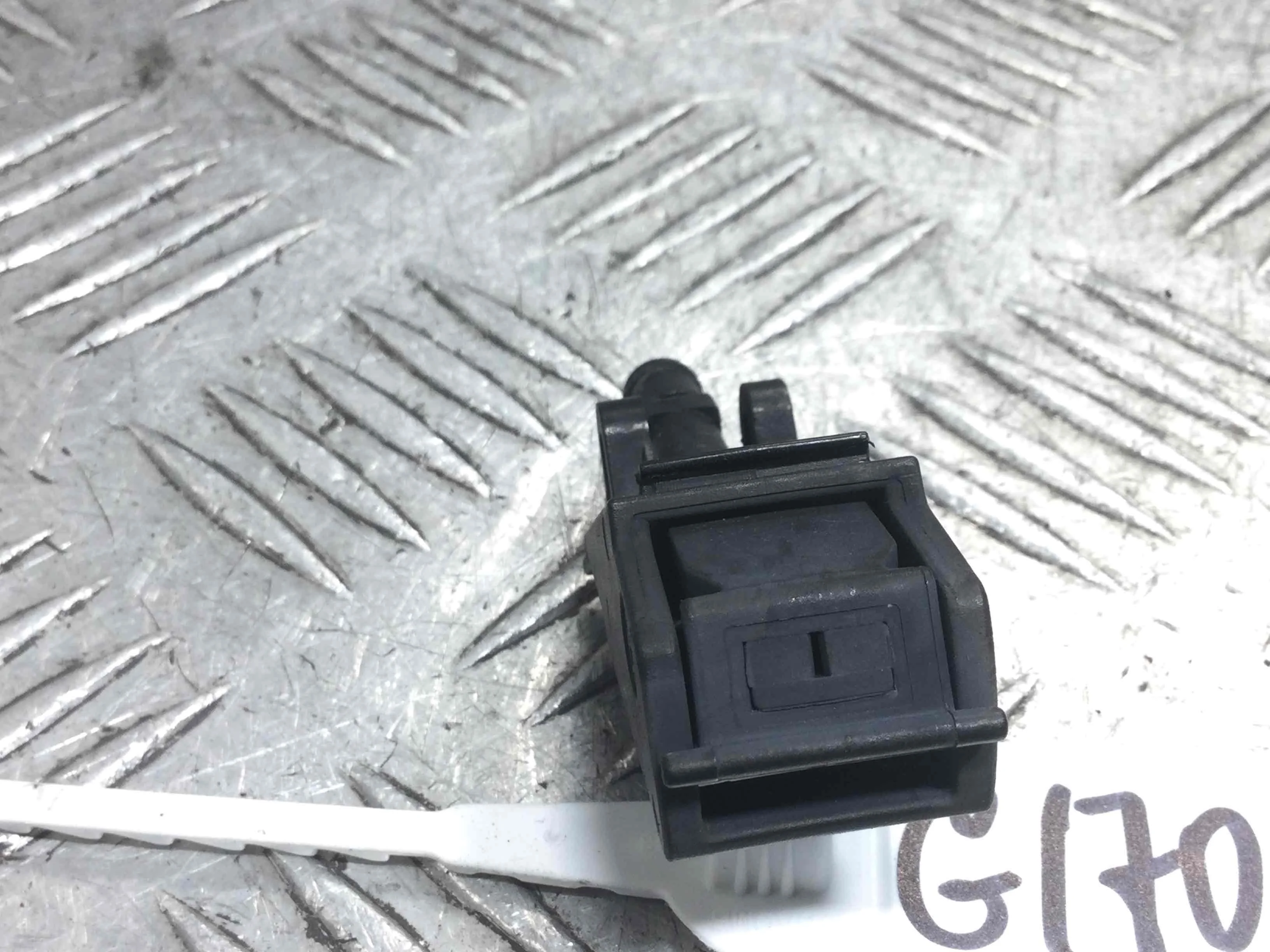 Форсунка омывателя Volkswagen Golf 4 поколение (1997-2004) бензин 1.6 i Механика 5-дв, х/б