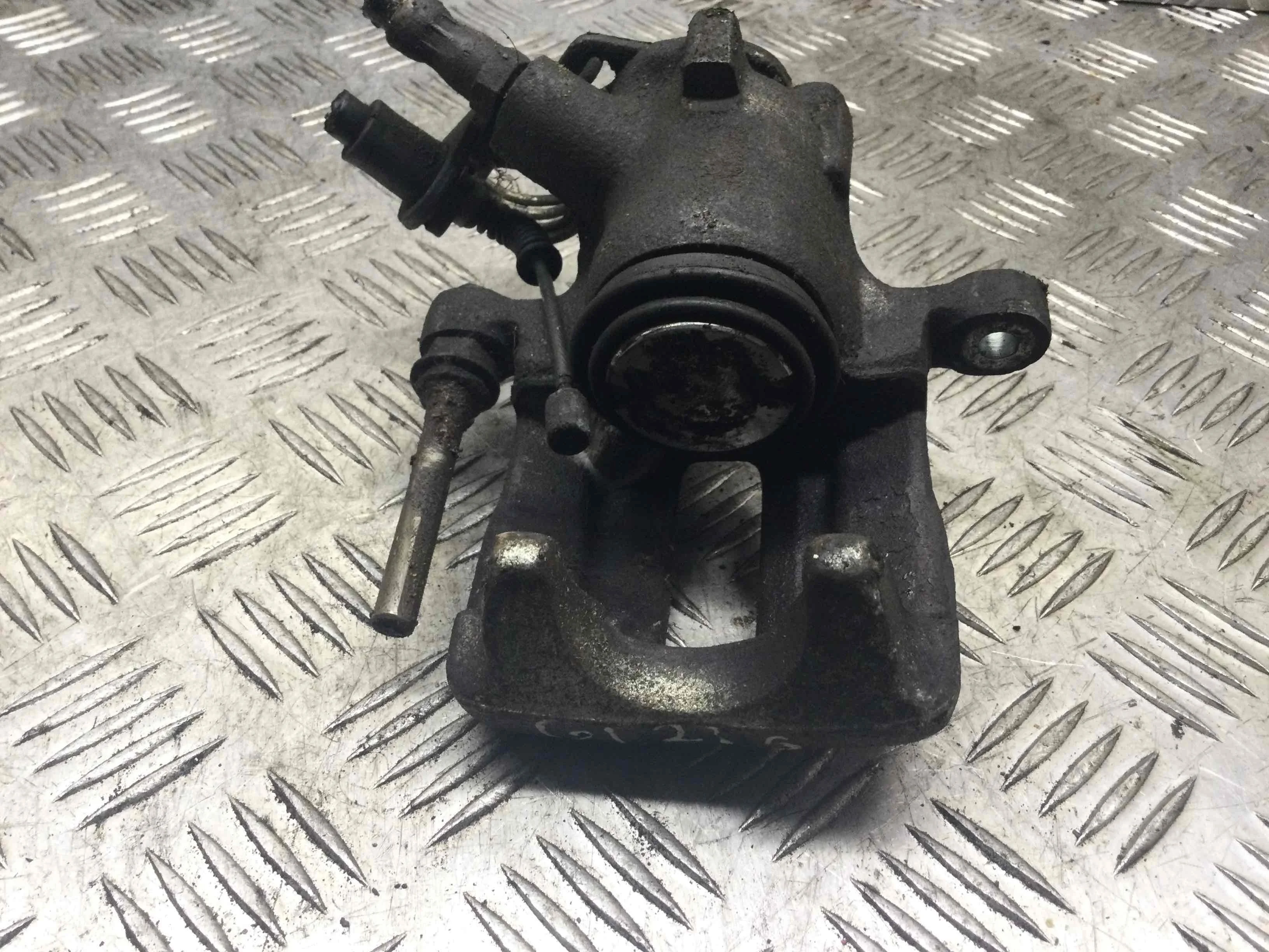 Суппорт задний правый Audi A4 B5 (1994-1999) бензин 1.8 i Механика Седан