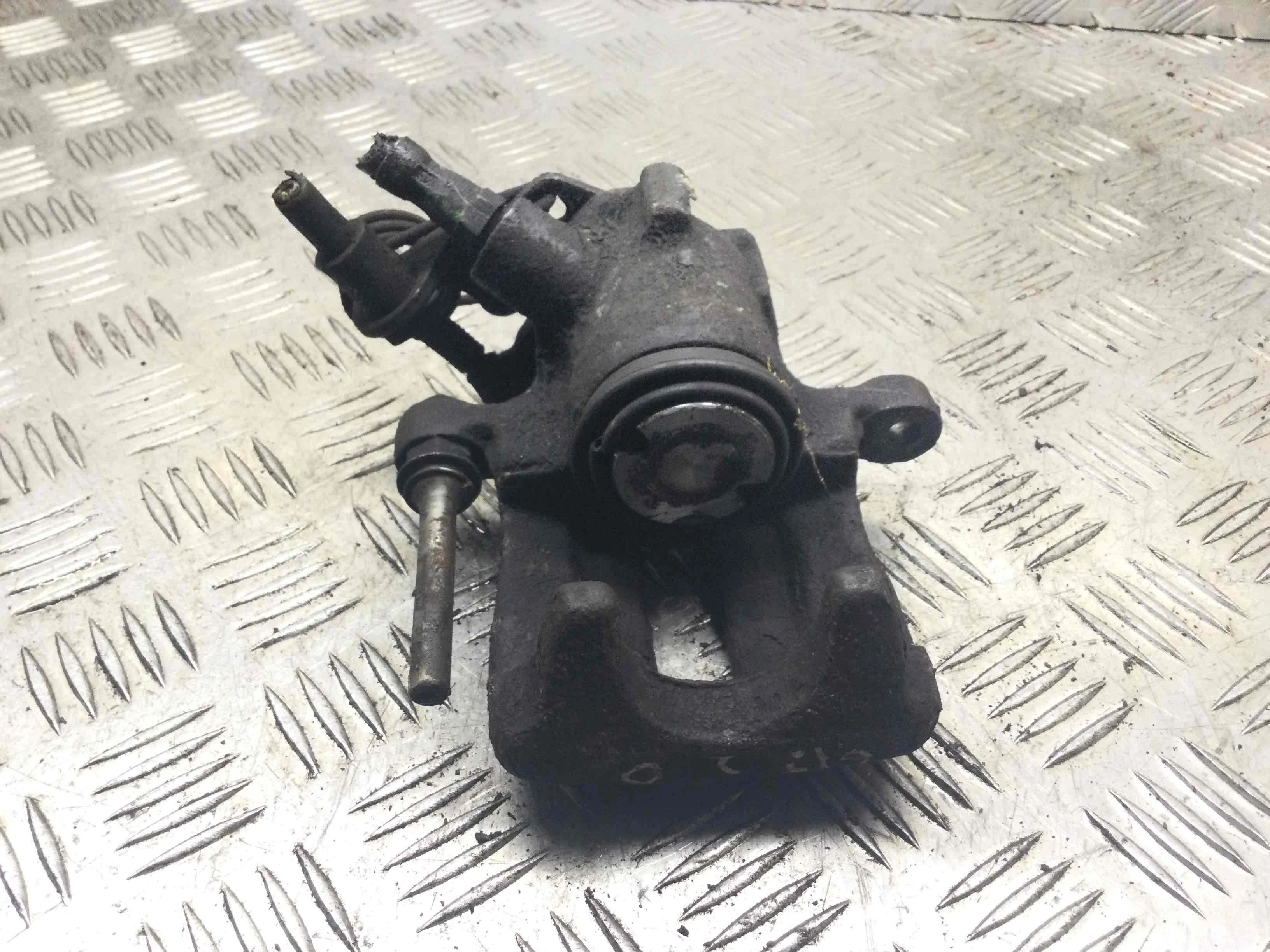 Суппорт задний правый Audi A4 B5 (1994-1999) бензин 1.6 i Механика Х/б