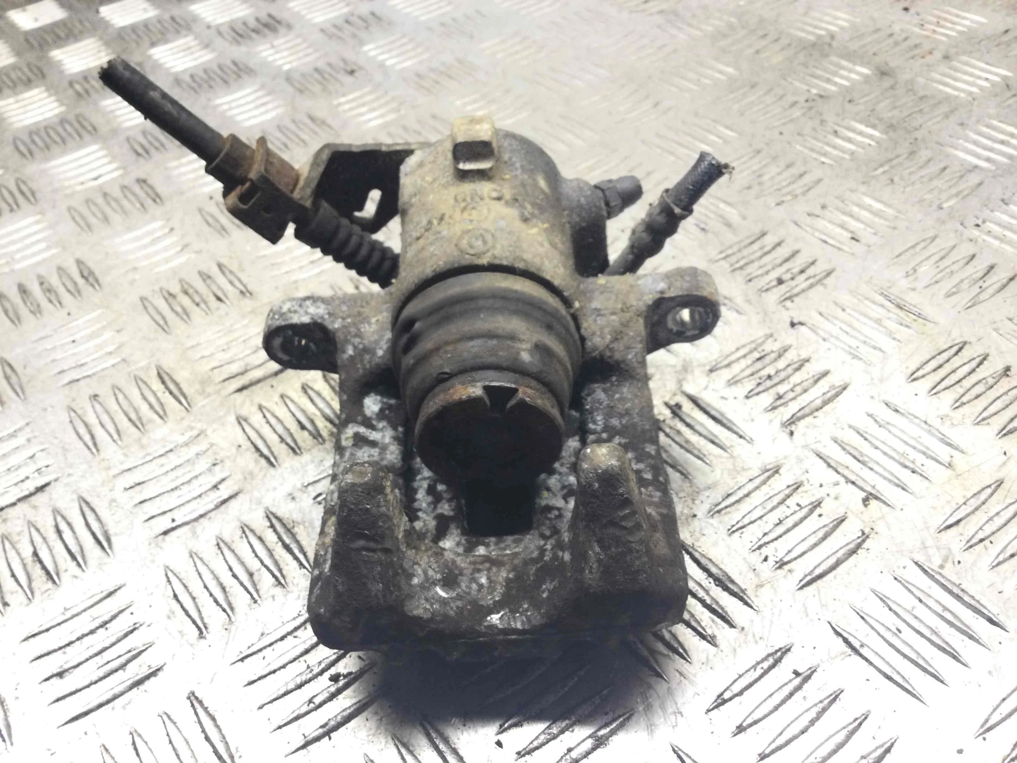 Суппорт задний левый Volkswagen Golf 4 поколение (1997-2004) дизель 1.9 DTI Механика Х/б