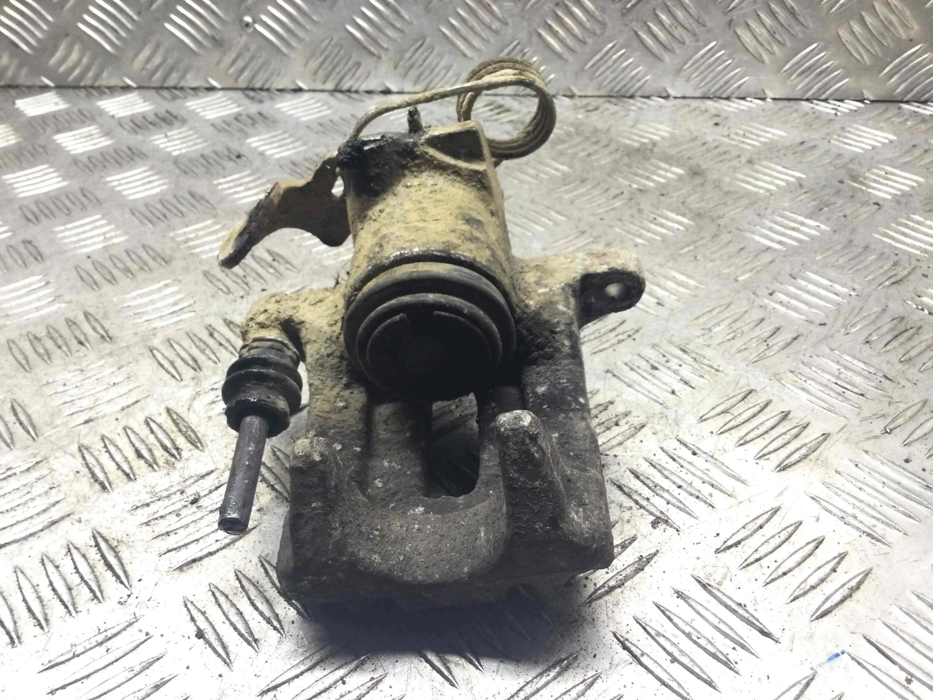 Суппорт задний правый Volkswagen Passat B5 (1996-2000) дизель 1.9 TDI Механика Универсал