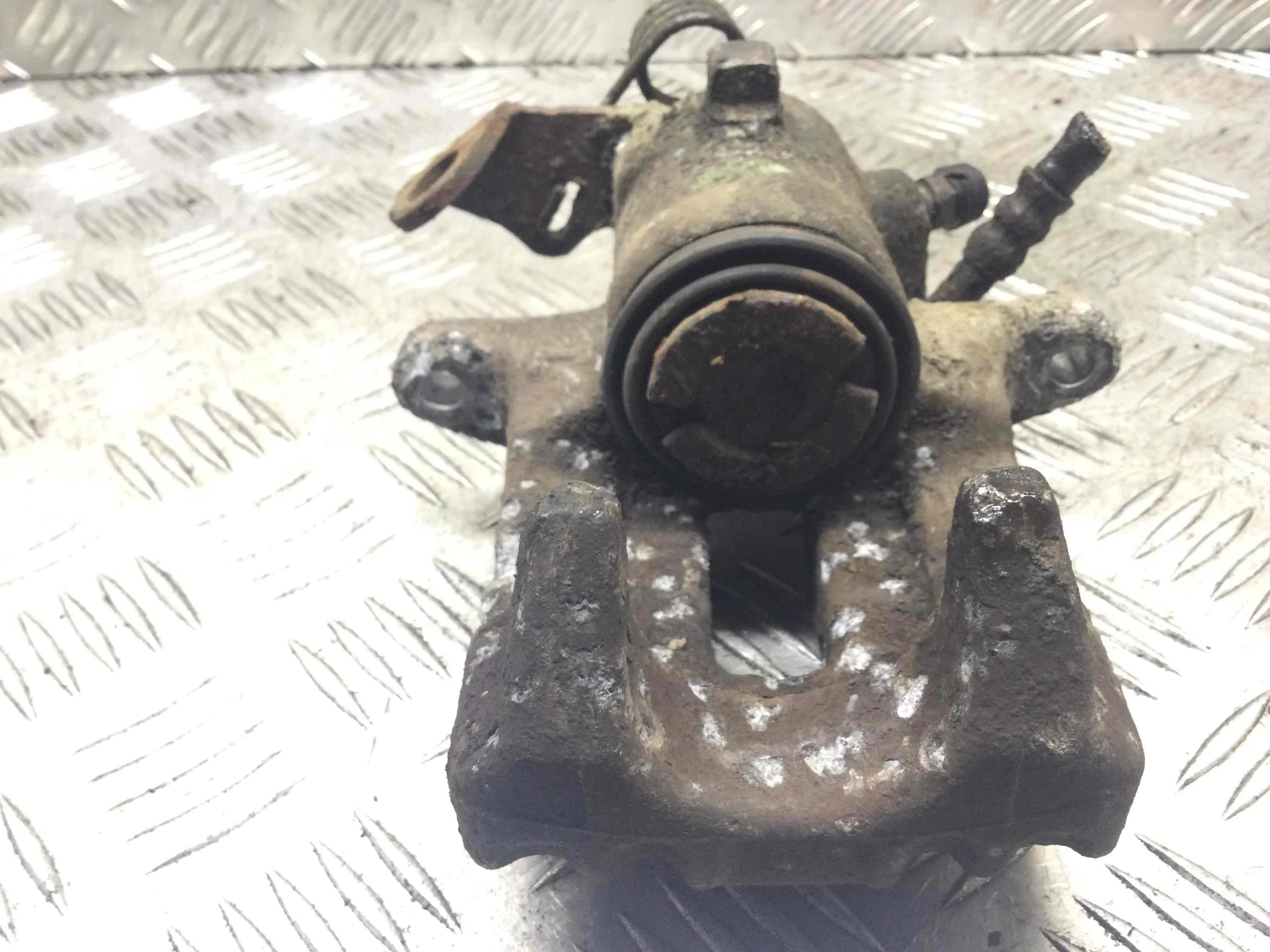 Суппорт задний левый Audi A3 8L (1996-2000) бензин 1.8 i Механика Х/б