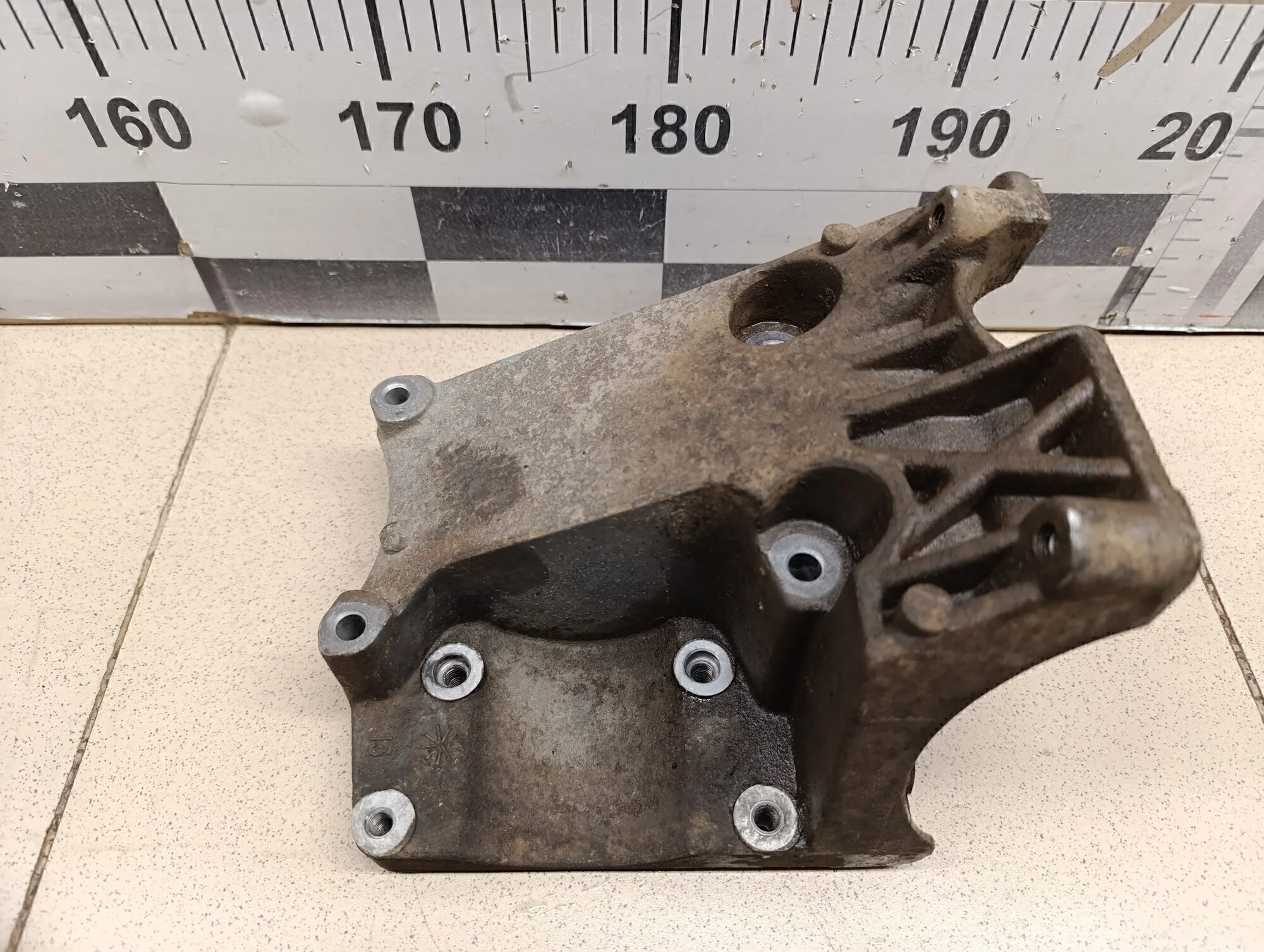 Кронштейн кондиционера Focus II 2005-2008