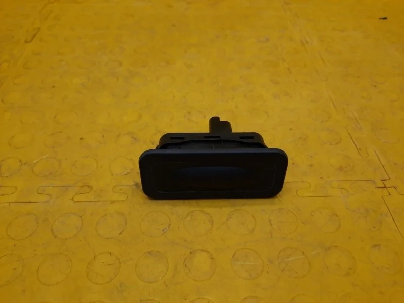 Кнопка открывания багажника Renault Kaptur 2017 8200076256 REA H4M429
