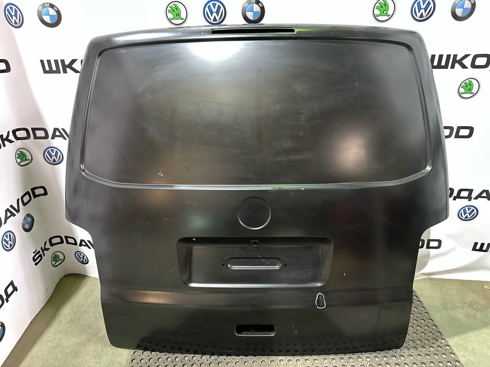 Крышка багажника Volkswagen Transporter 2012 7E0827025G T5