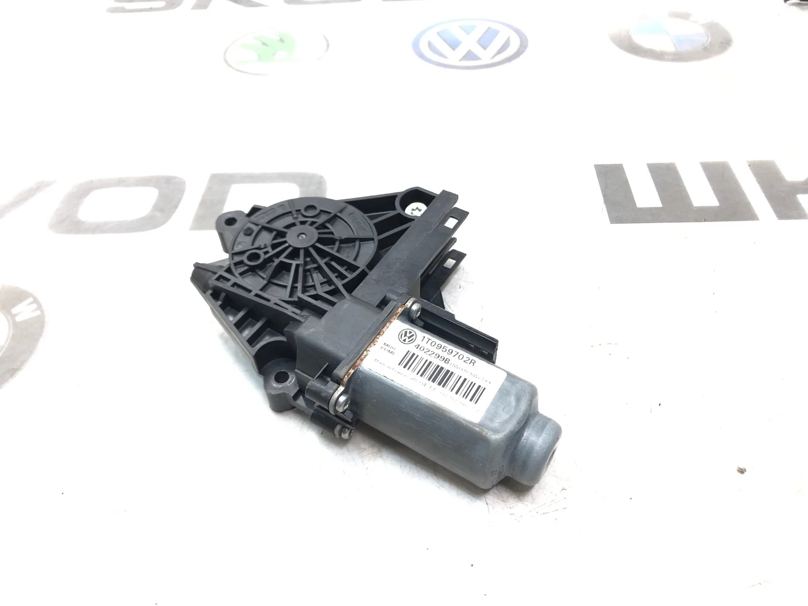 Мотор стеклоподъемника Skoda Octavia 2011 1T0959702R A5 (1Z) 1.6 BSE, передний правый