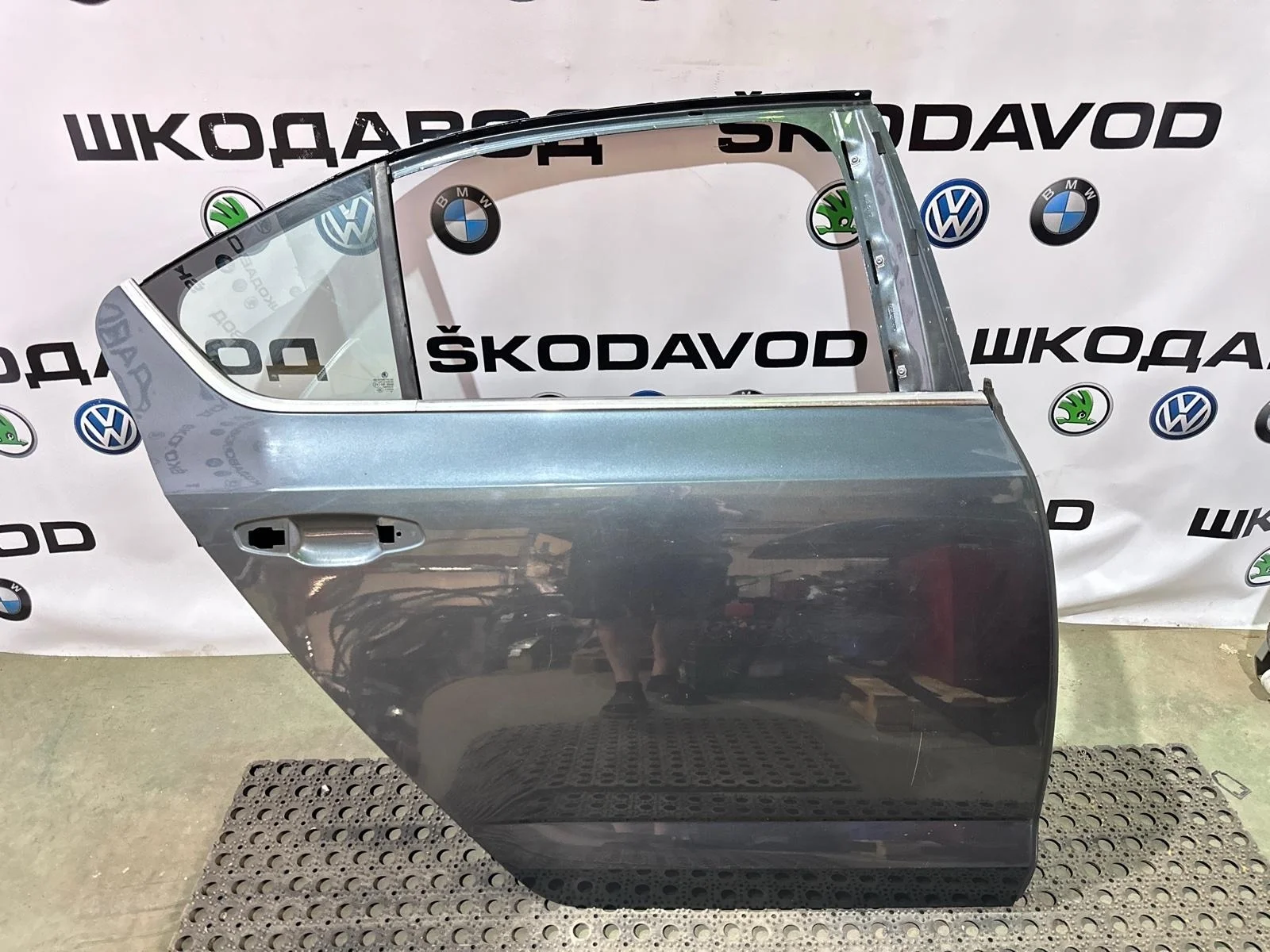 Дверь Skoda Octavia 2015 5E5833056B A7 (5E) 2.0 CRMB, задняя правая