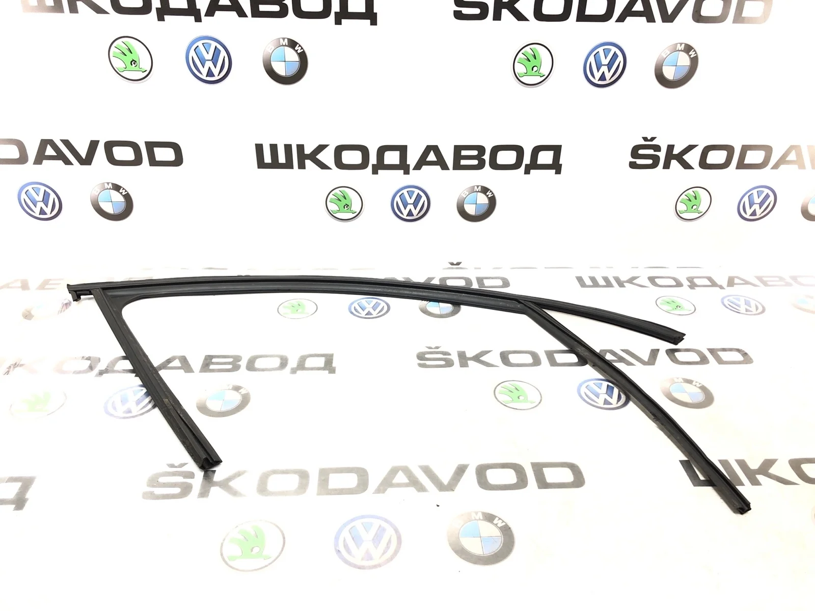 Уплотнитель стекла Skoda Octavia 2015 5E0837432D5AP A7 (5E) 2.0 CRMB, передний правый