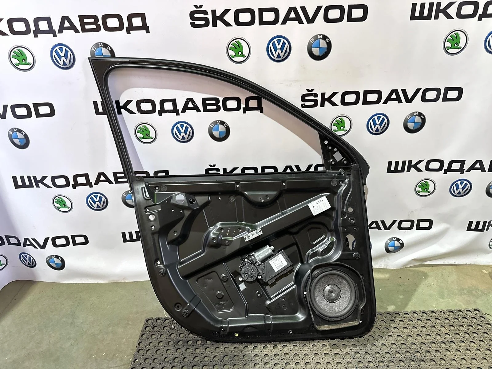Щит стеклоподъёмника Volkswagen Touareg 2007 7L0837461F 1 GP РЕСТАЙЛИНГ 3.0 BKS, передний левый