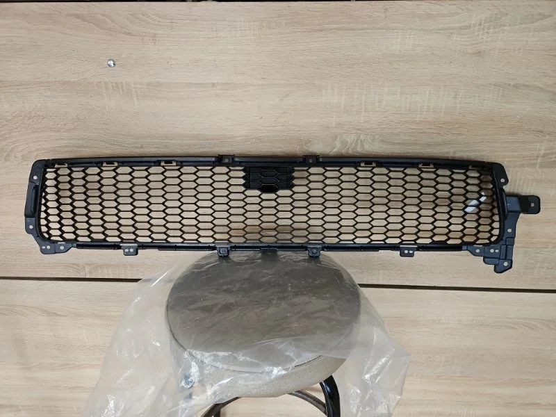 Решетка бампера MITSUBISHI OUTLANDER XL 2010 2011 2012 CW1W, CW4W, CW5W, CW6W, CW7W, CW8W