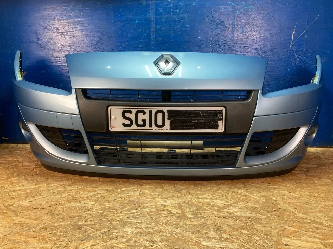 Бампер Renault Scenic 3 2009-2012 620222226R, передний