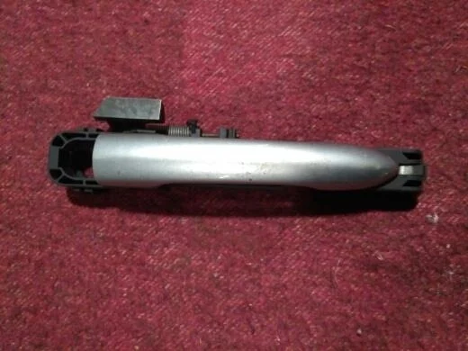 Б.у. ручка двери NISSAN PRIMERA P12 NISSAN PRIMERA P12