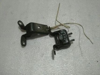 Б.у. петля двери TOYOTA COROLLA E120 TOYOTA COROLLA E120
