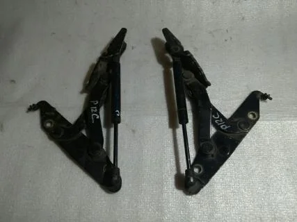 Б.у. петля багажника (2шт) NISSAN PRIMERA P12 NISSAN PRIMERA P12