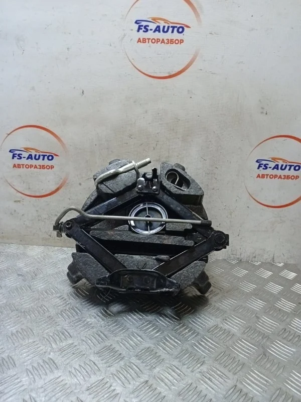 Домкрат Ford Focus 2 2010 Хетчбек