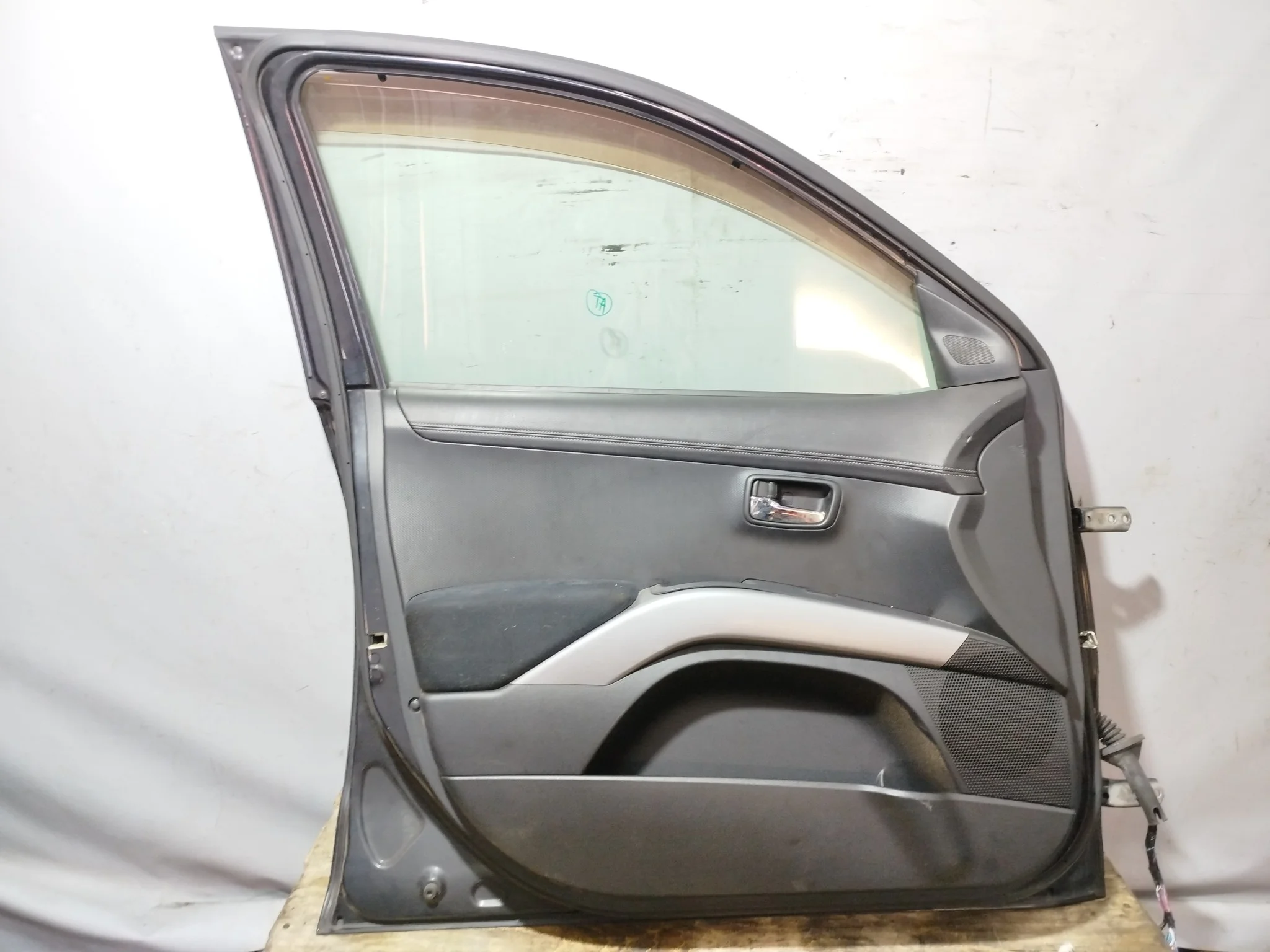 ДВЕРЬ CITROEN MITSUBISHI PEUGEOT 4007 C-CROSSER OUTLANDER CW4W CW5W CW6W EP 5700A277 ПЕРЕДНЯЯ ЛЕВАЯ черный, X42 XE294