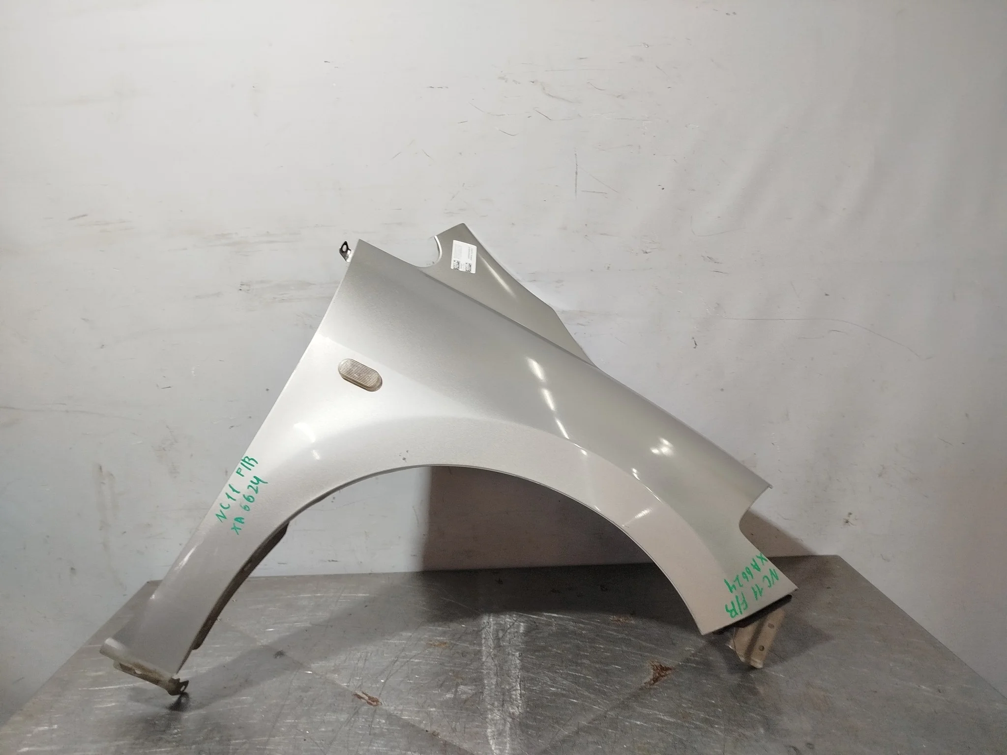 КРЫЛО NISSAN TIIDA TIIDA LATIO C11 JC11 NC11 SC11 SJC11 SNC11 63100ED030 ПЕРЕДНЕЕ ПРАВОЕ серебро, KY0 XA6624