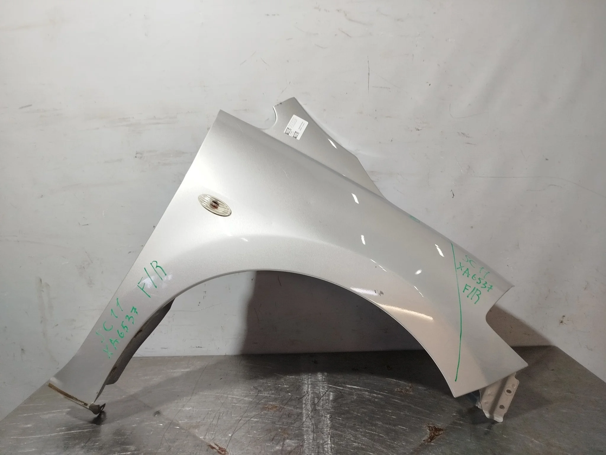 КРЫЛО NISSAN TIIDA TIIDA LATIO C11 JC11 NC11 SC11 SJC11 SNC11 63100ED030 ПЕРЕДНЕЕ ПРАВОЕ серебро, K23 XA6537