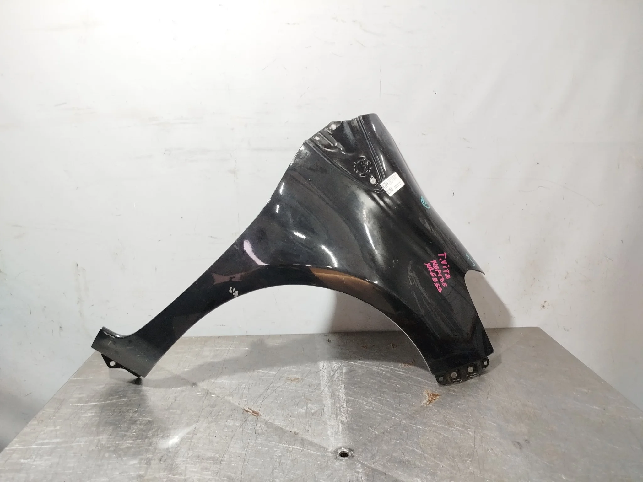 КРЫЛО TOYOTA VITZ YARIS KSP130 NCP130 NCP131 NHP130 NSP130 NSP135 5381152390 ПЕРЕДНЕЕ ПРАВОЕ черный, 209 XA6553