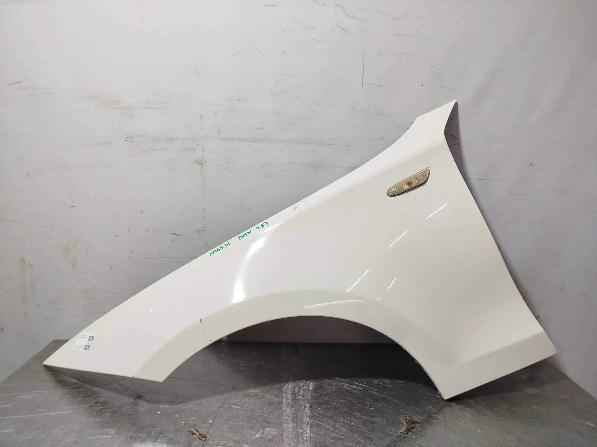 КРЫЛО BMW 1-SERIES E81 E82 E87 E88 41357133227 ПЕРЕДНЕЕ ЛЕВОЕ белый XA6531