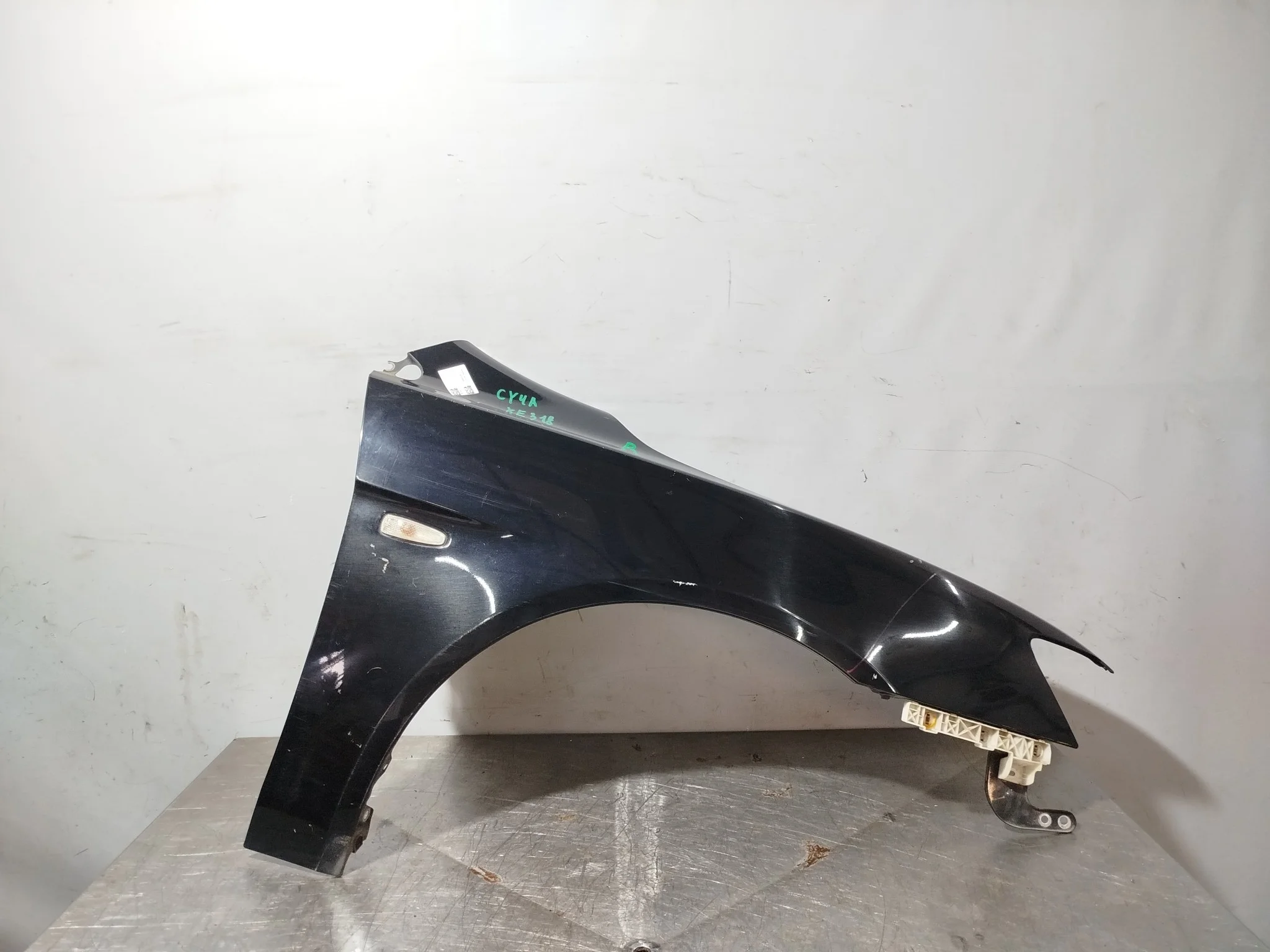 КРЫЛО MITSUBISHI GALANT FORTIS LANCER CX1A CX2A CX3A CX4A CX5A CX6A CX8A CX9A CY1A CY2A CY3A CY4A CY5A CY6A CY8A CY9A 5220C528 ПЕРЕДНЕЕ ПРАВОЕ черный, X42B XE318