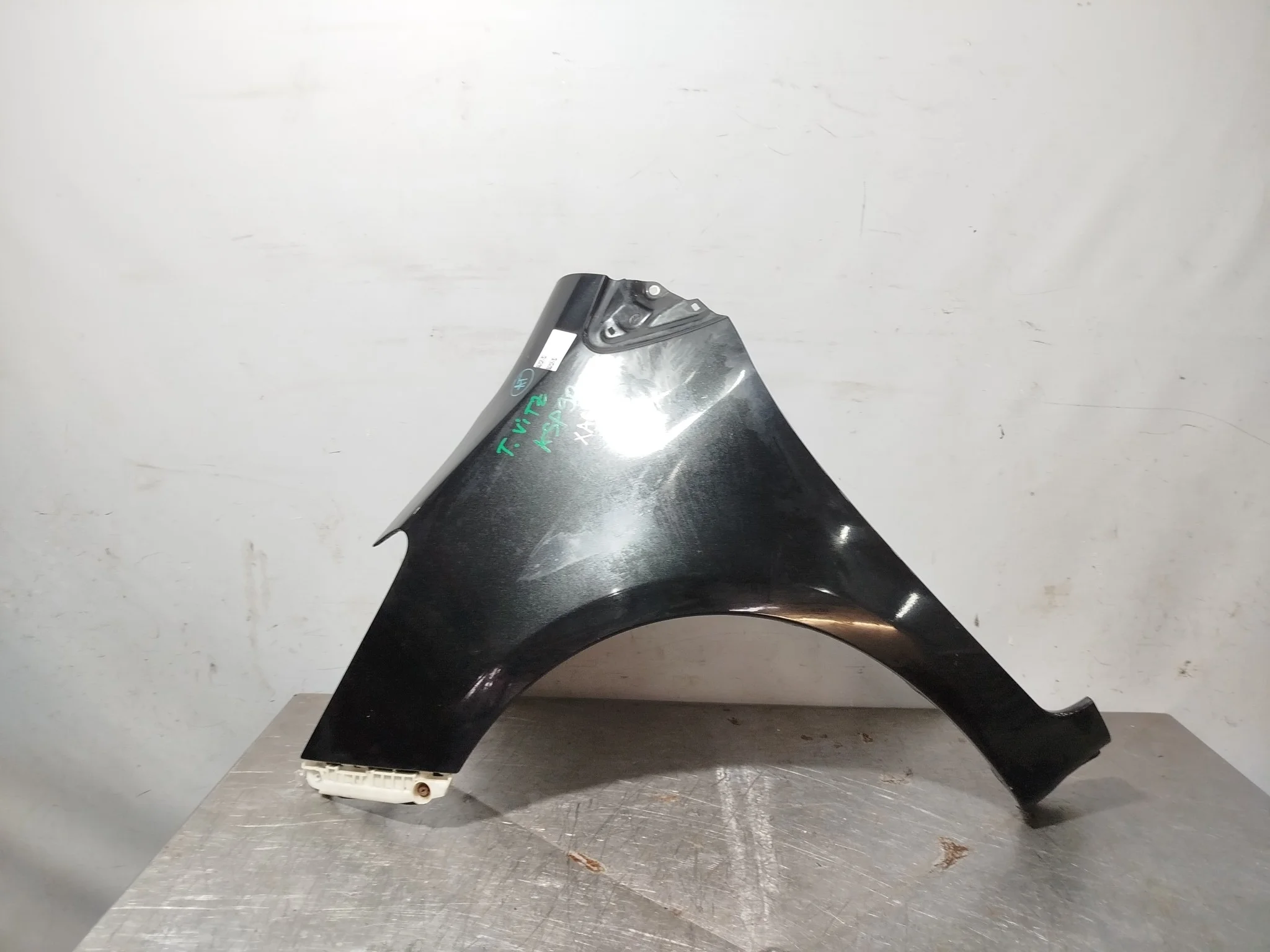 КРЫЛО TOYOTA VITZ YARIS KSP90 NCP90 NCP91 NCP95 NLP90 SCP90 5381252280 ПЕРЕДНЕЕ ЛЕВОЕ БЕЗ ПОВТОРИТЕЛЯ черный, 209 XA6527