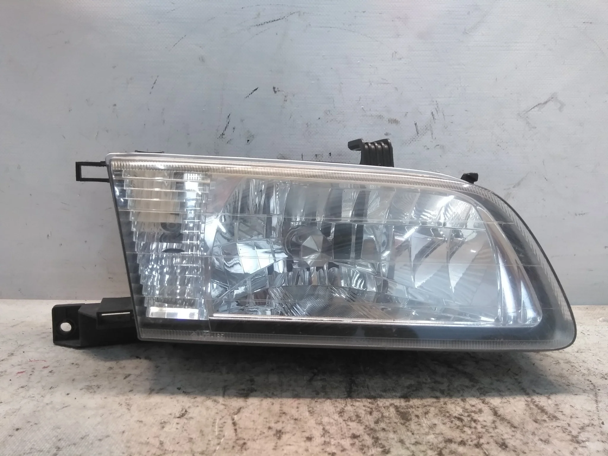 ФАРА NISSAN SUNNY B15 FB15 FNB15 JB15 QB15 SB15 1602 ГАЛОГЕН ПРАВАЯ 260104M429 XE274Z