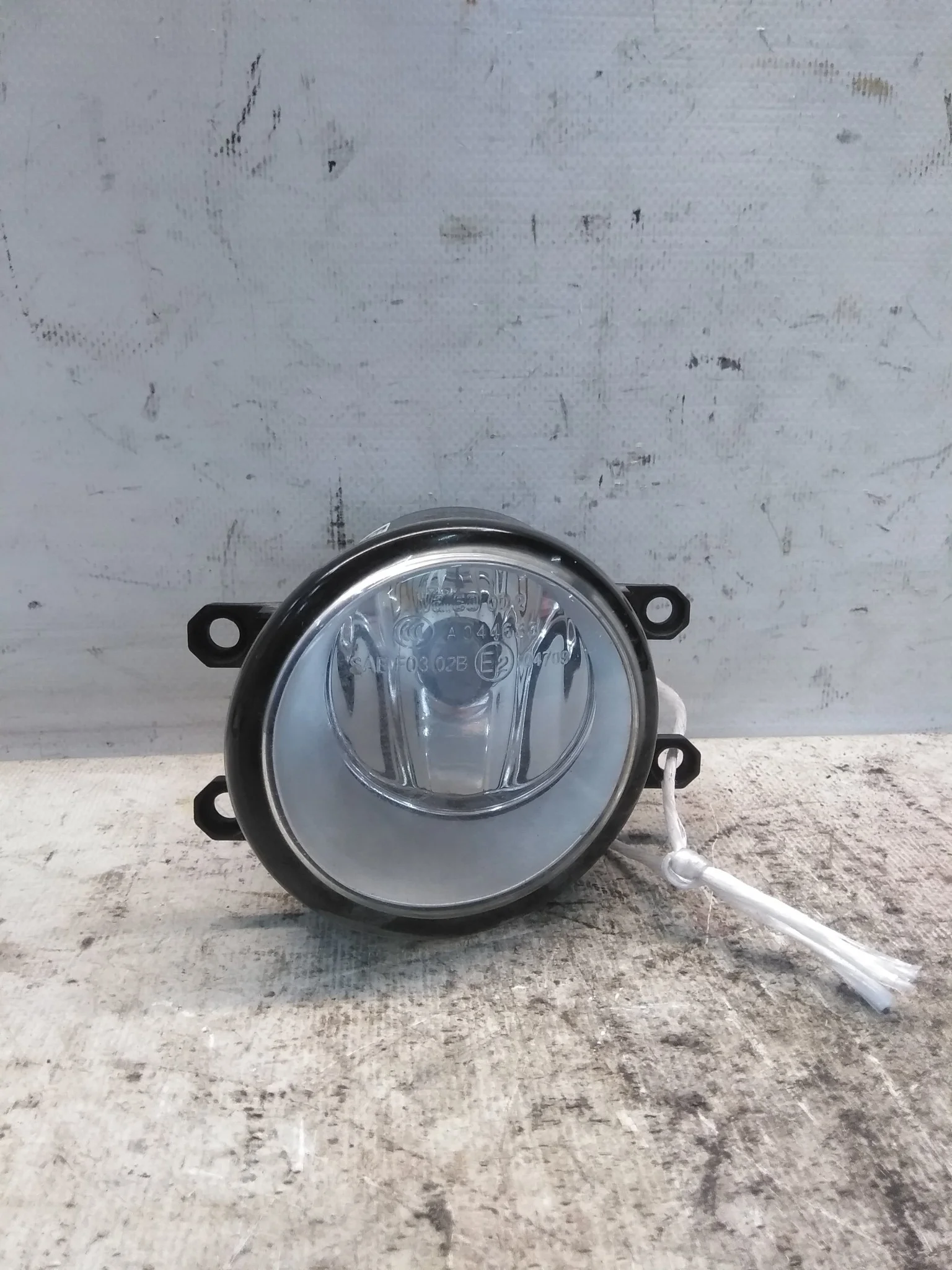 ТУМАНКА TOYOTA DAIHATSU SUBARU LEXUS ... VANGUARD VITZ VOXY WISH YARIS ACA30 ACA31... ZVW35 ZVW40W ZVW41W ZZT250 ZZT251 04709 ЛЕВАЯ БЕЛАЯ 812200D040 XE277Z