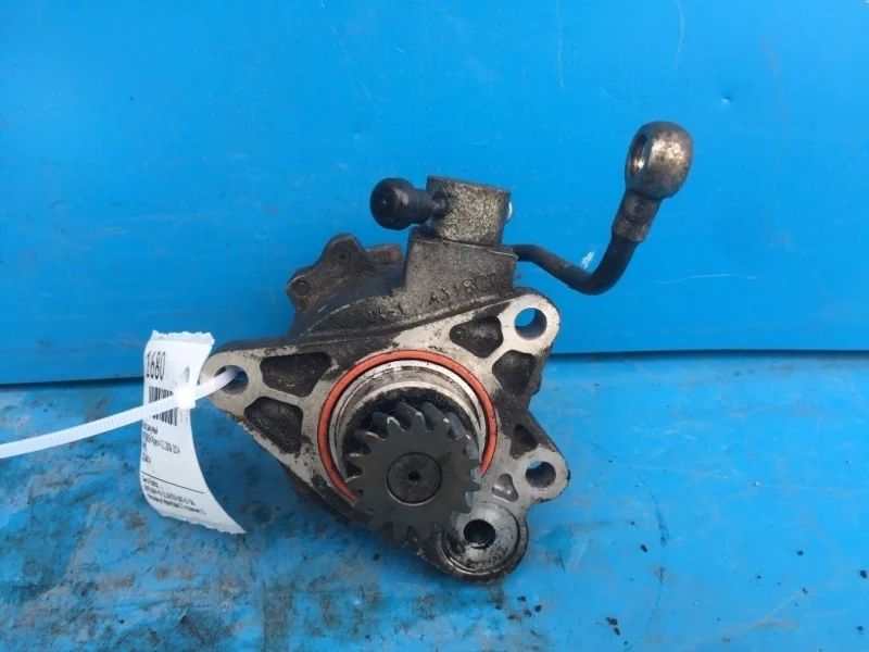 Насос вакуумный Mitsubishi Pajero 4 2006-2014 2020A014 4M41
