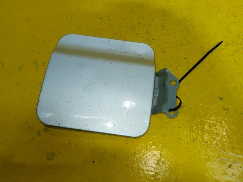Лючок бензобака Mitsubishi Pajero Sport 1 1998-2008 MR241921