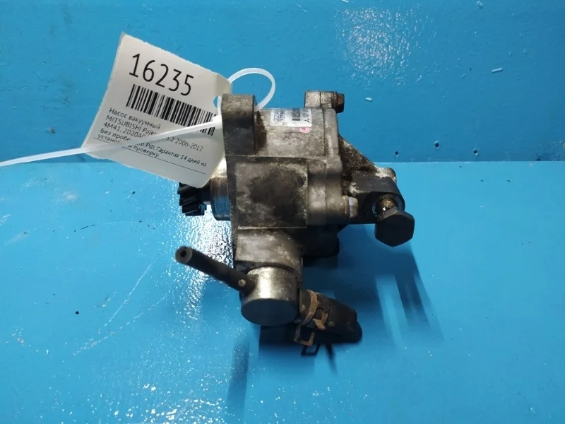 Насос вакуумный Mitsubishi Pajero 4 2006-2012 2020A014 4M41
