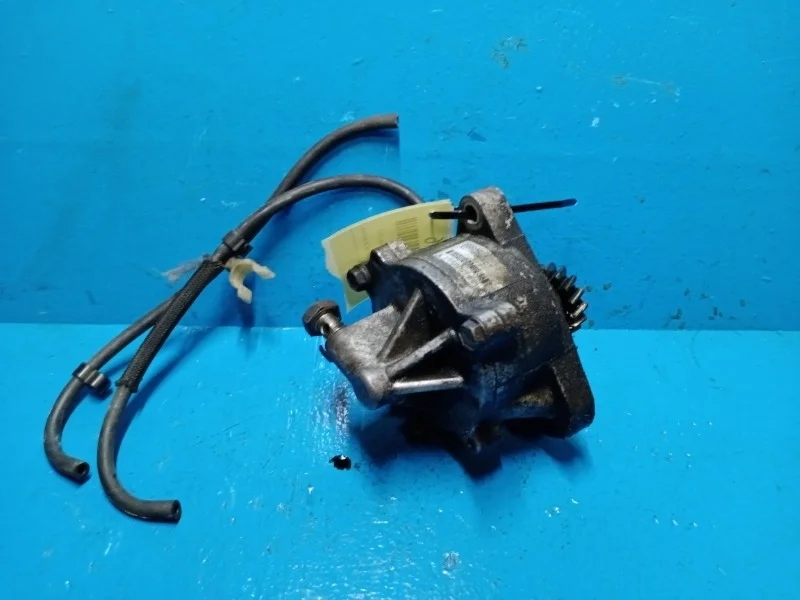 Насос вакуумный Mitsubishi Pajero 4 2006-2012 2020A014 4M41