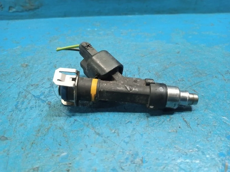 Форсунка топливная Mazda 3 2006-2013 L3G513250 LF-DE