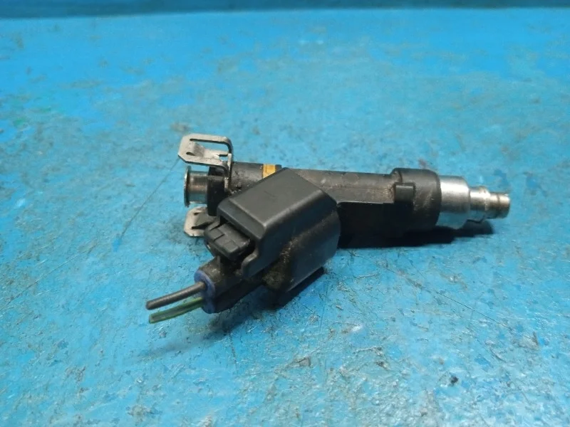 Форсунка топливная Mazda 3 2006-2013 L3G513250 LF-DE
