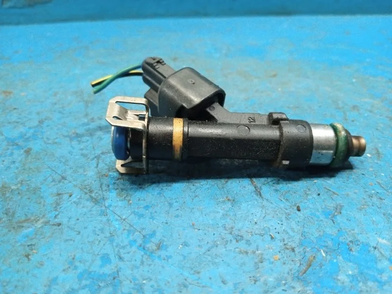 Форсунка топливная Mazda 3 2006-2013 L3G513250 LF-DE