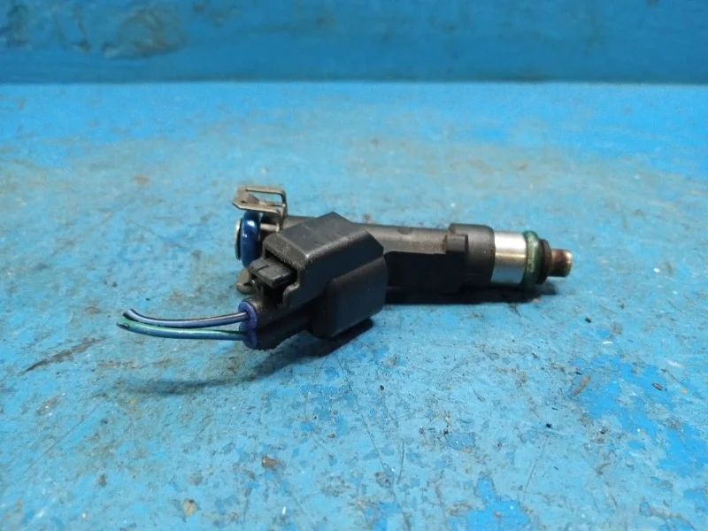 Форсунка топливная Mazda 3 2006-2013 L3G513250 LF-DE