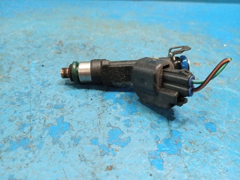 Форсунка топливная Mazda 3 2006-2013 L3G513250 LF-DE