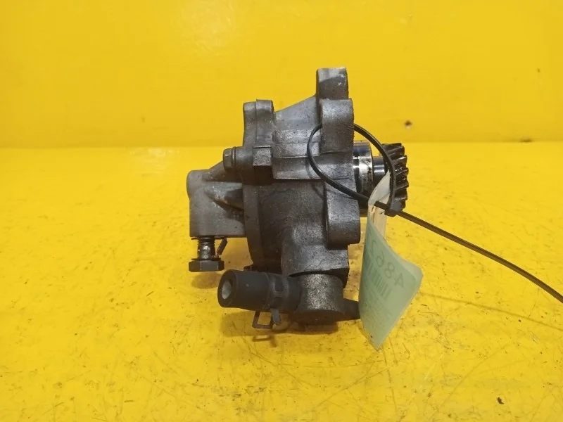 Насос вакуумный Mitsubishi Pajero 4 2006-2010 2020A014 4M41