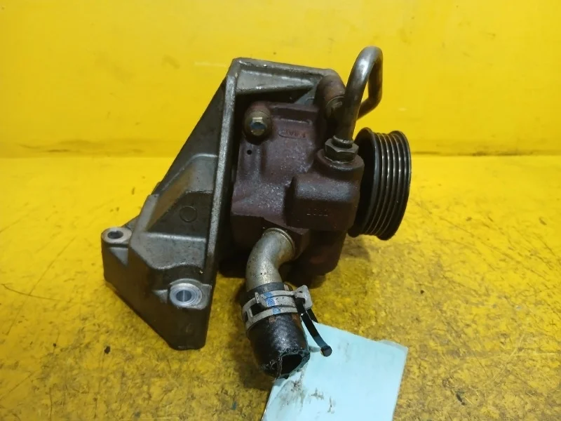 Насос гидроусилителя ГУР Ford Fusion 2002-2012 1495668 FYJA