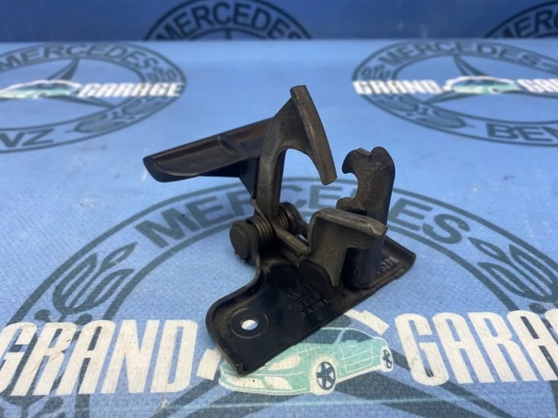 Крюк капота Mercedes-Benz R-Class 2098800164 W251