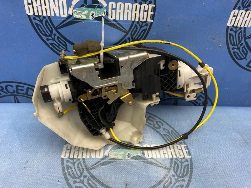 Замок двери Mercedes-Benz S-Class 2207306435 W220, задний правый