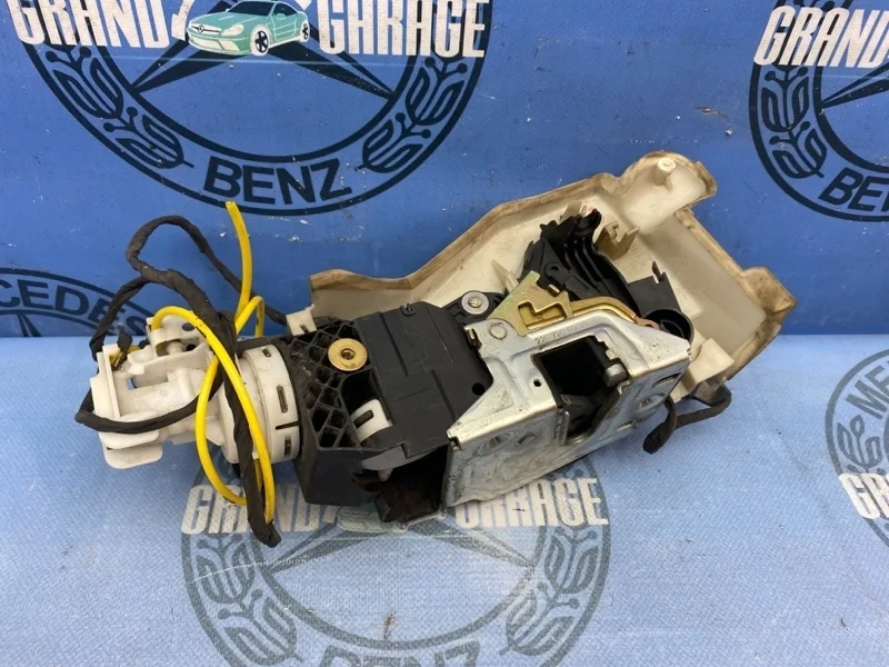 Замок двери Mercedes-Benz S-Class 2207206035 W220, передний правый