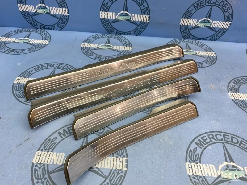 Накладки порогов Mercedes-Benz S-Class 2216800135 W221